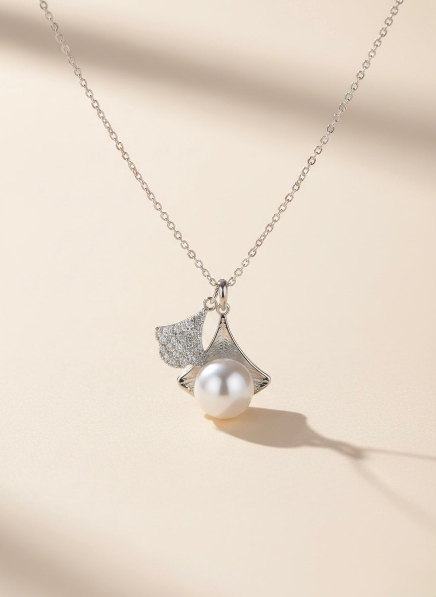 Elegant Pearl & Crystal Silver Pendant Necklace – Luxury Statement Design