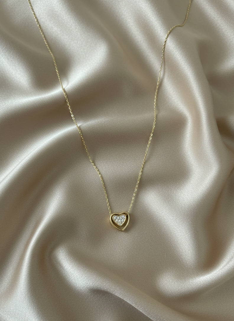 Elegant Gold Heart Crystal Pendant Necklace – Minimal Love Design