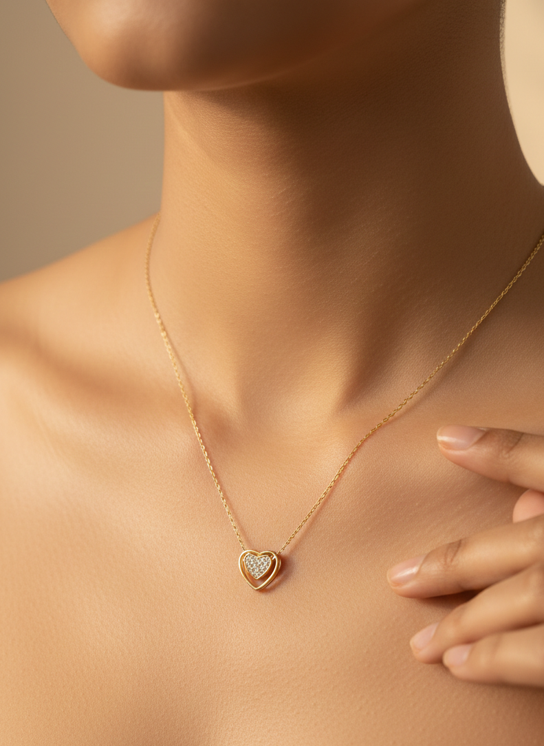 Elegant Gold Heart Crystal Pendant Necklace – Minimal Love Design