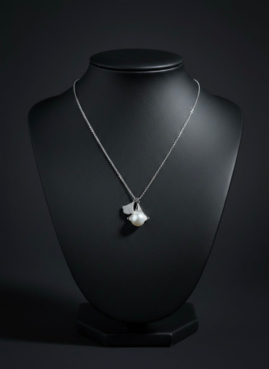 Elegant Pearl & Crystal Silver Pendant Necklace – Luxury Statement Design